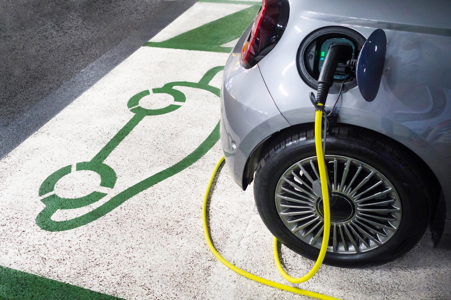 Noleggio auto lungo termine senza anticipo: auto elettrica