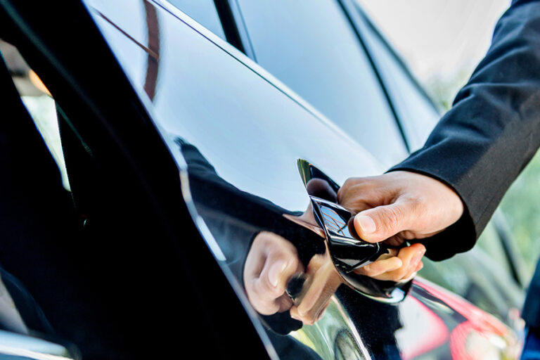 Auto alla fine del noleggio a lungo termine in concessionaria